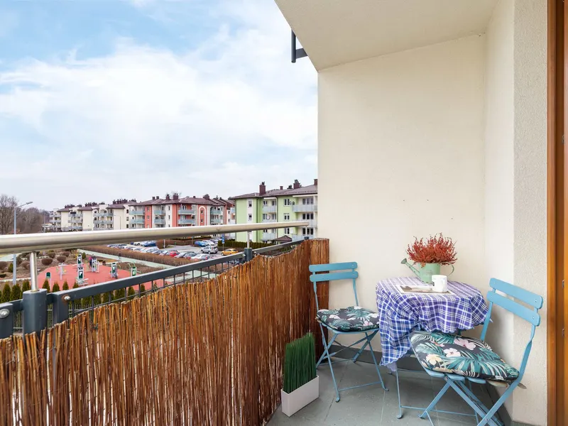 Stylish Apartment with Balcony | Workspace – photo 4