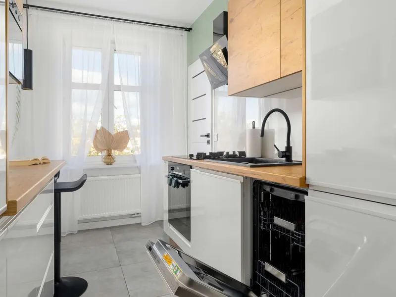 Apartament z Klimatyzacją | Dwie Sypialnie i Miejsce do Pracy – zdjęcie 3