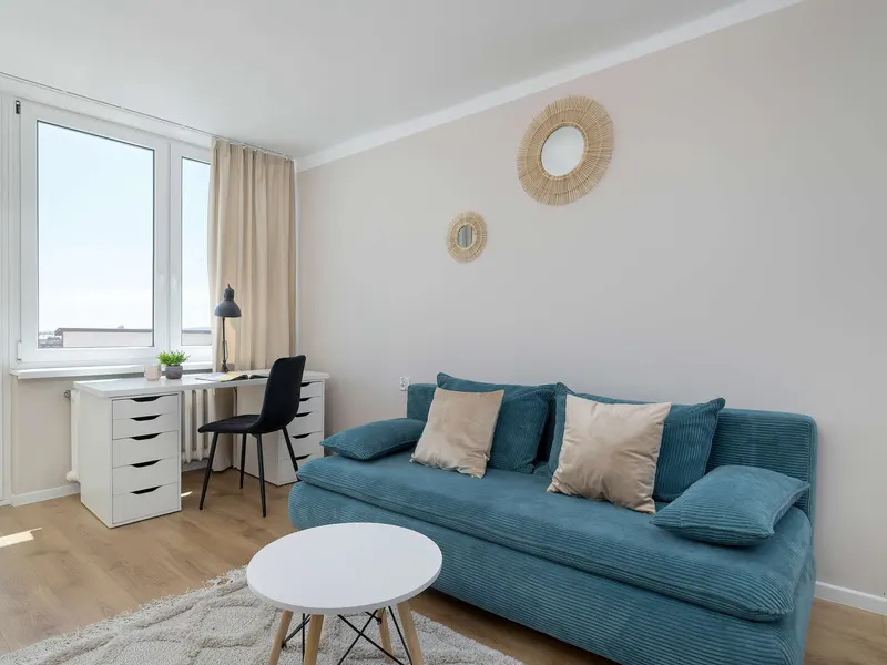 Słoneczny Apartament | Balkon z Widokiem i Miejsce do Pracy – zdjęcie 1