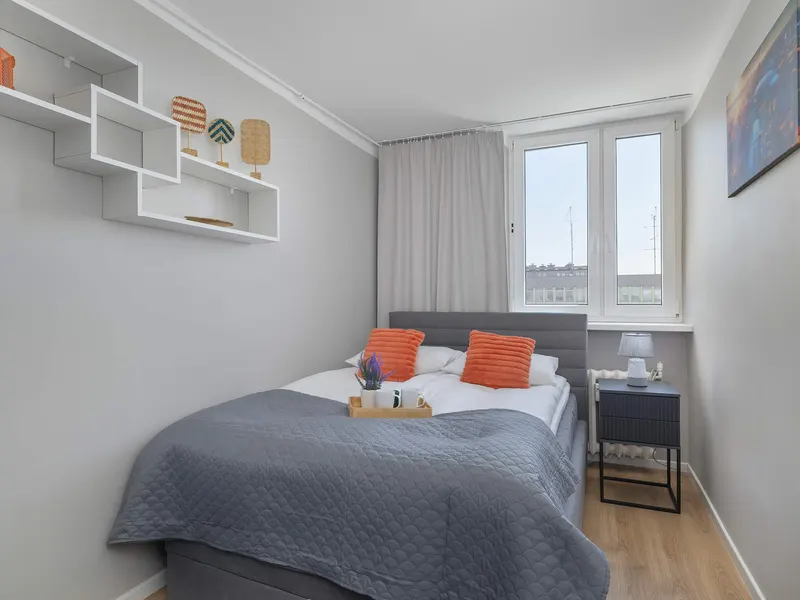 Słoneczny Apartament | Balkon z Widokiem i Miejsce do Pracy – zdjęcie 3