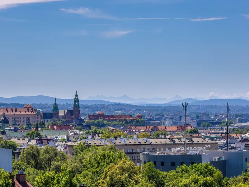 Słoneczny Apartament | Balkon z Widokiem i Miejsce do Pracy – zdjęcie 2