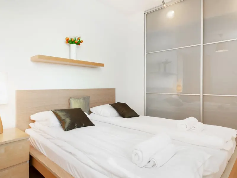 Komfortowy Apartament z Parkingiem | Funkcjonalne Wnętrze | Łazienka z Wanną – zdjęcie 2