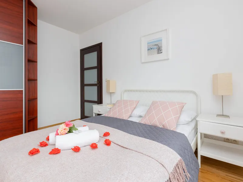 Spacious Apartment with a Bathtub | Garage | Near the Park – photo 1