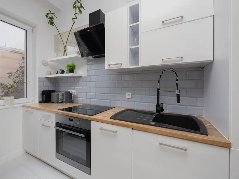 Apartament z Balkonem w Centrum | Klimatyzacja i Widok – zdjęcie 2