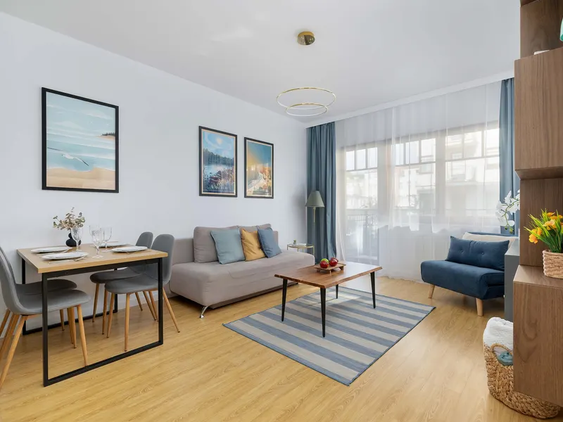 Przestronny Apartament z Balkonem | Blisko Parku Zdrojowego – zdjęcie 1
