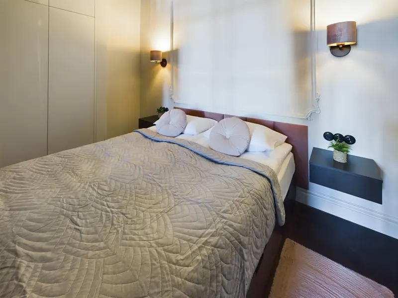 Klimatyczny Apartament w Centrum | Balkon Francuski | Miejsce do Pracy – zdjęcie 3