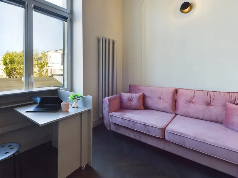 Klimatyczny Apartament w Centrum | Balkon Francuski | Miejsce do Pracy – zdjęcie 2