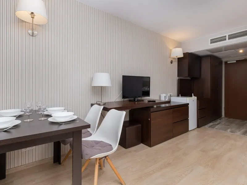 Modernes Studio für 4 Personen | Nähe zum Strand | Balkon – Foto 3