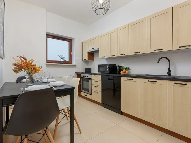 Family Apartment | Balcony and Air Conditioning – photo 3
