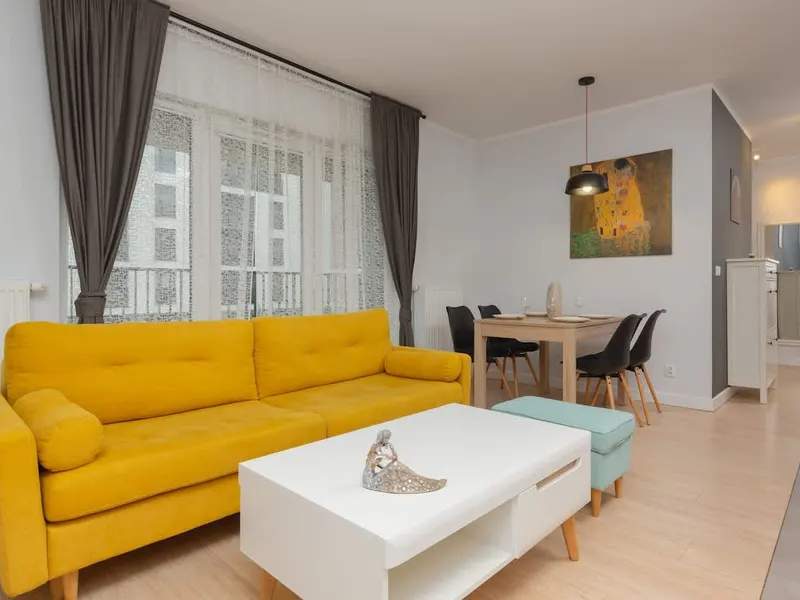 Modern Apartment with Balcony | 450 m to Railway Station – photo 1