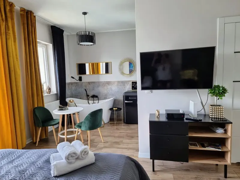 Charming Studio in Wola | Bath in the Living Room | Balcony – photo 3