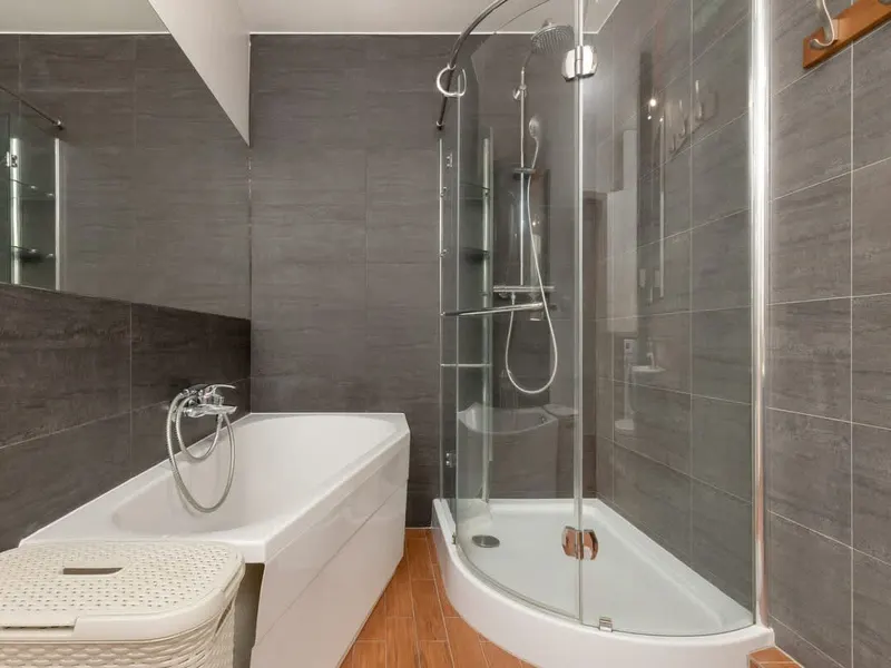 Apartament w zielonej okolicy | Parking w garażu i balkon – zdjęcie 4
