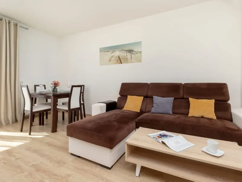 Apartament w zielonej okolicy | Parking w garażu i balkon – zdjęcie 1
