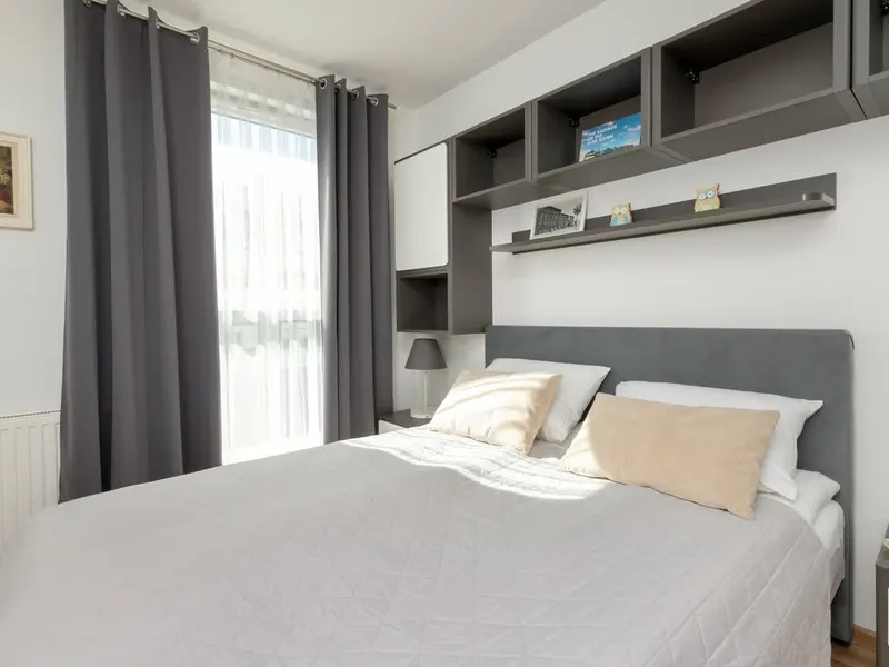 Apartament w zielonej okolicy | Parking w garażu i balkon – zdjęcie 2