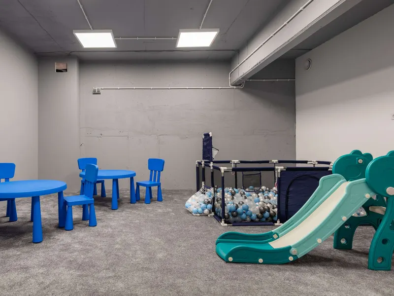 Nowoczesne Studio przy Plaży | Siłownia i Parking – zdjęcie 5