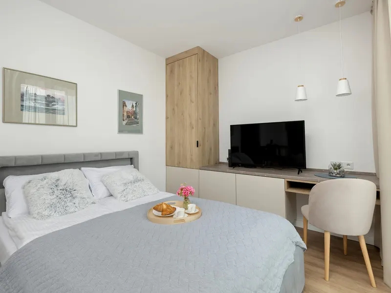 Klimatisiertes Studio | Balkon, Fitnessraum und 50 m zum Strand – Foto 1