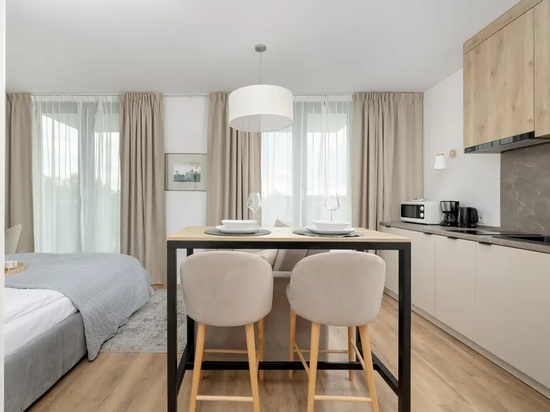 Klimatisiertes Studio | Balkon, Fitnessraum und 50 m zum Strand – Foto 5