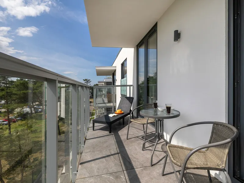 Klimatisiertes Studio | Balkon, Fitnessraum und 50 m zum Strand – Foto 4