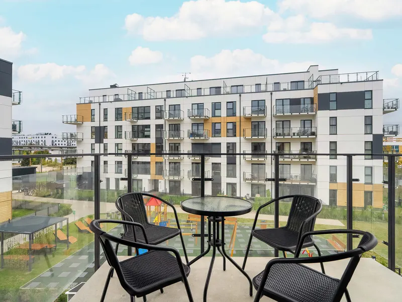 Helles Apartment mit Balkon | Garagenstellplatz und Klimatisierung – Foto 5