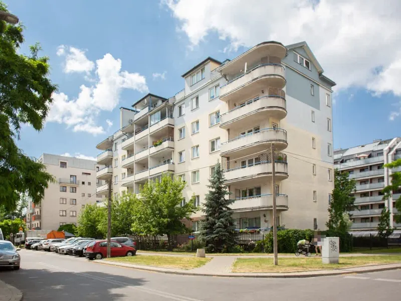 Air-conditioned Studio in Praga | Balcony and Parking – photo 3