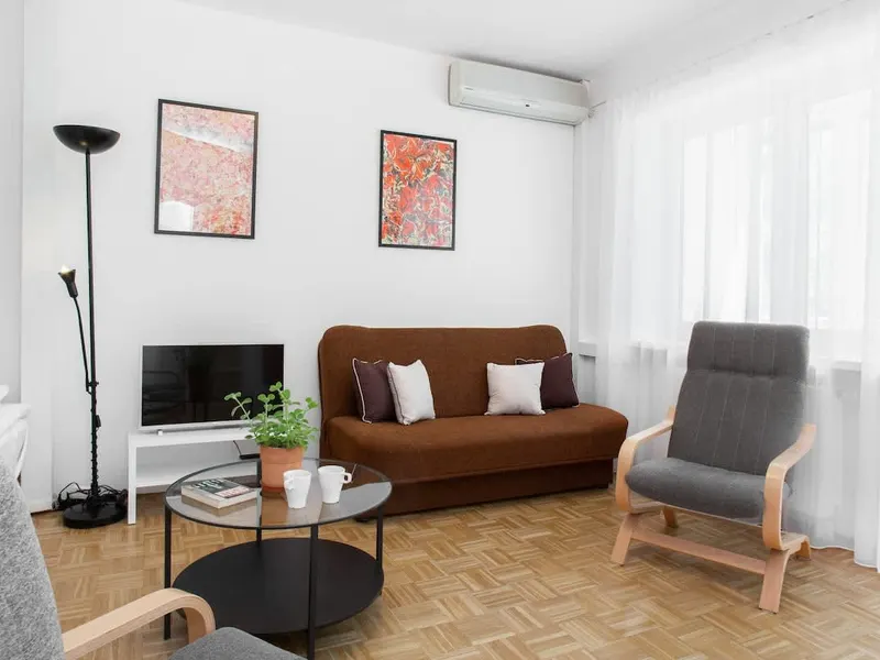 Air-conditioned Studio in Praga | Balcony and Parking – photo 1