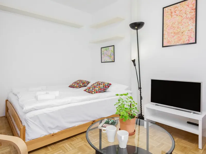 Air-conditioned Studio in Praga | Balcony and Parking – photo 4