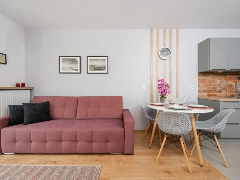 Słoneczny Apartament we Wrocławiu | Balkon i Parking – zdjęcie 1