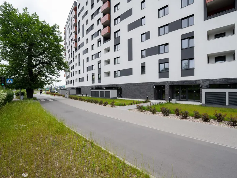 Słoneczny Apartament we Wrocławiu | Balkon i Parking – zdjęcie 5