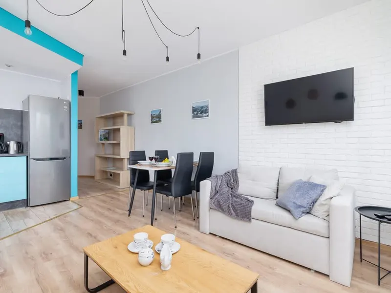 Geräumiges Apartment | Parkplatz, Balkon und Bergblick – Foto 1