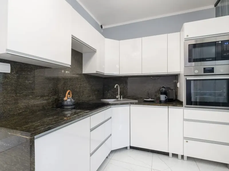 Stilvolle Wohnung mit Balkon | Parkplatz | Strandnähe – Foto 5
