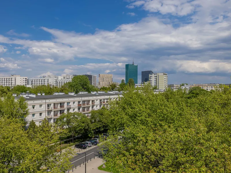 Bright Apartment in Downtown | Balcony and 2 Rooms – photo 3