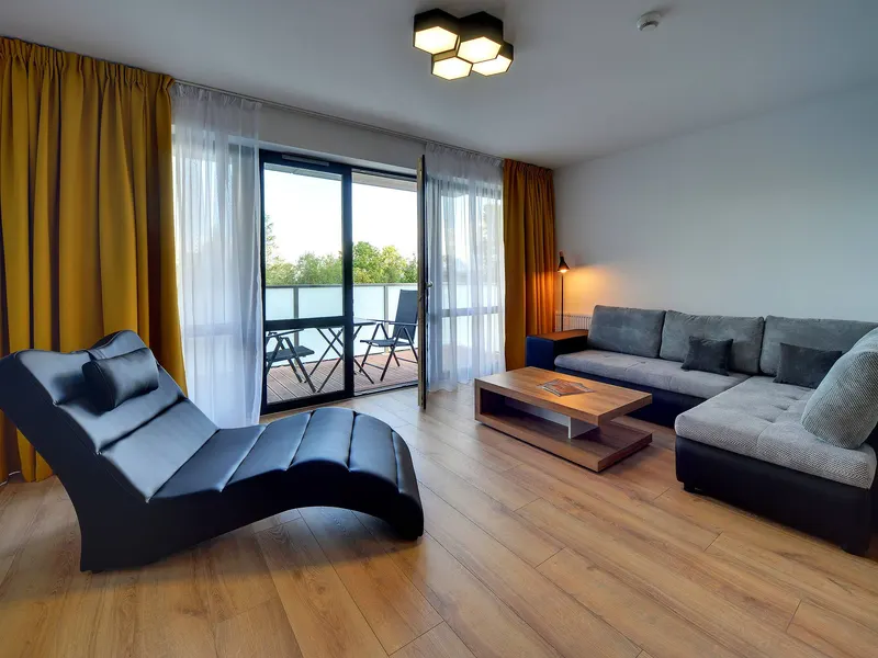 Stylish Apartment | Balcony | Parking | Close to Trails – photo 3