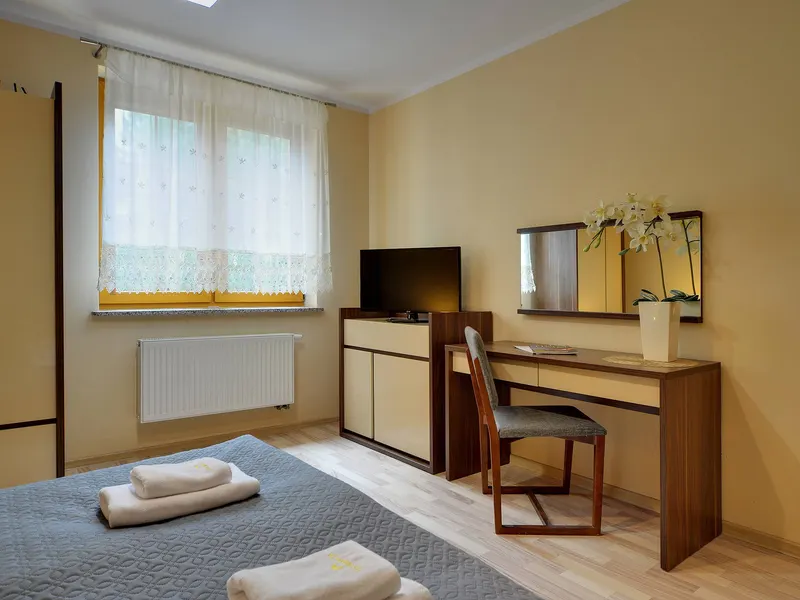 Sonnige Wohnung | Parkplatz, Balkon, Arbeitsraum – Foto 3