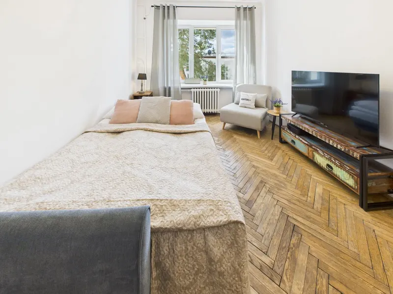Dobrze skomunikowane Studio | Blisko Metra, Smart TV – zdjęcie 2