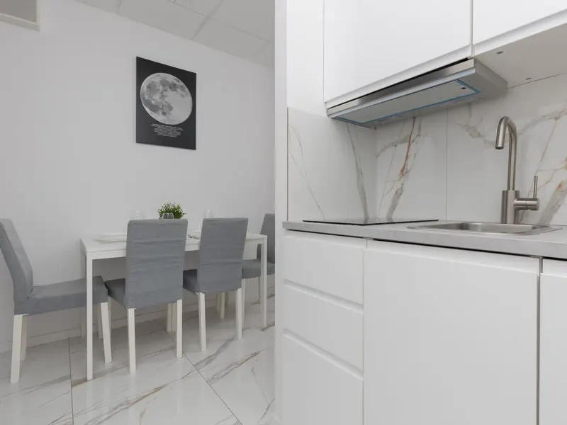 Air-conditioned Studio in Wola | Balcony | Bathtub – photo 3