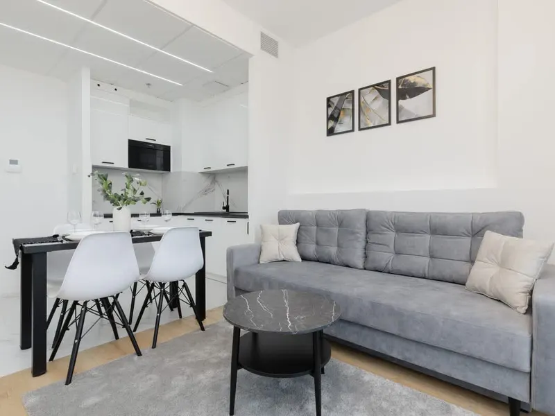 Stylish Apartment in Wola | Air Conditioning, Balcony, Desk – photo 1