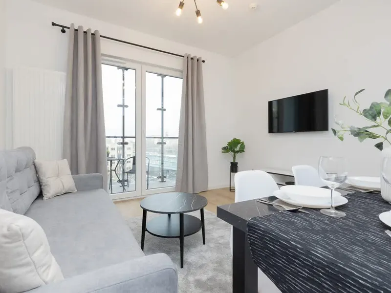 Stylish Apartment in Wola | Air Conditioning, Balcony, Desk – photo 4