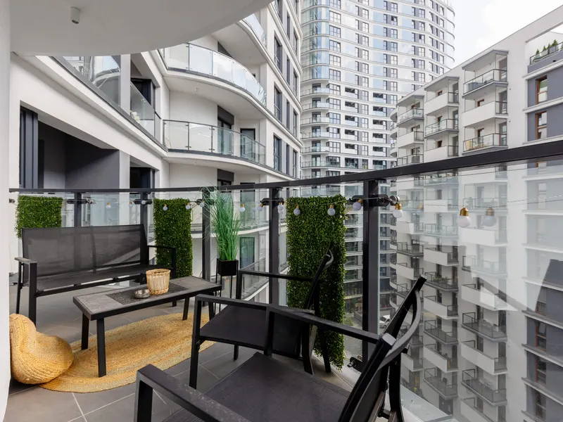 Stilvolle Wohnung mit Aussicht | Parkplatz, Balkon – Foto 3