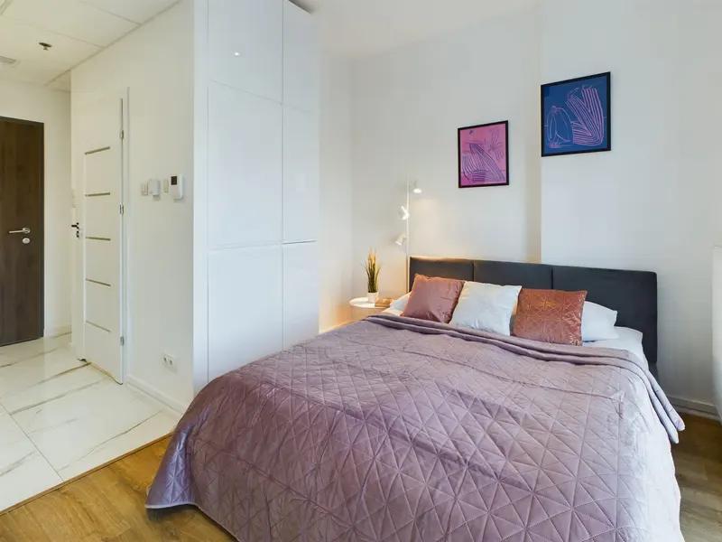 Nowoczesne Studio na Woli | Balkon, Klimatyzacja – zdjęcie 5
