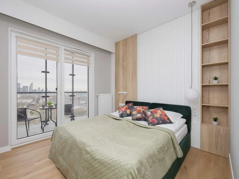 Stilvolles Apartment mit Balkon | Aussicht und Arbeitsraum – Foto 2