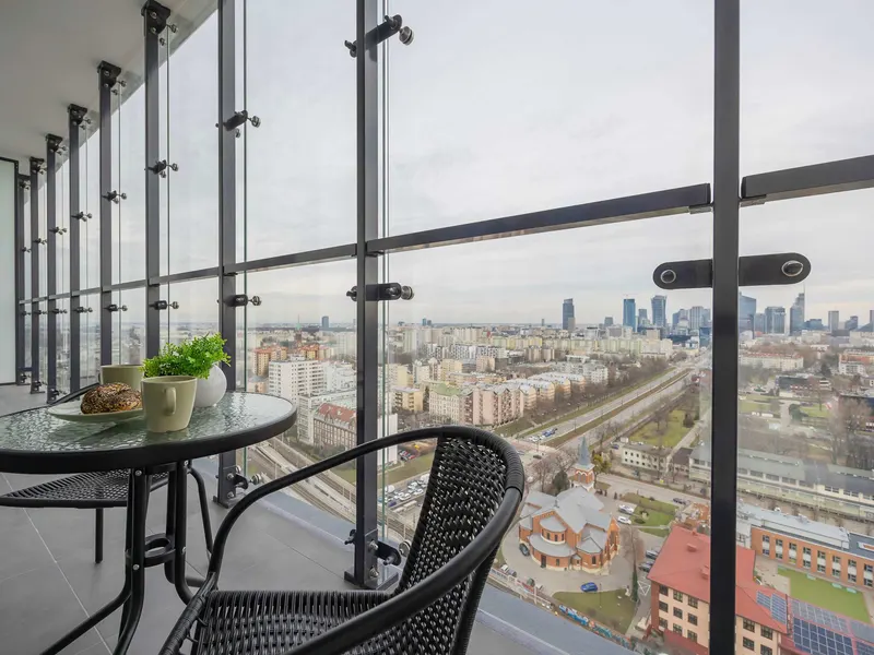 Stilvolles Apartment mit Balkon | Aussicht und Arbeitsraum – Foto 5