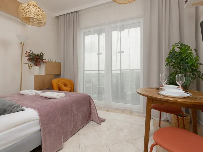 Stylowe Studio na Woli | Klimatyzacja i Balkon – zdjęcie 2