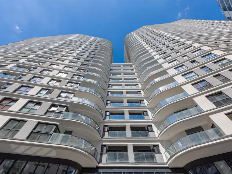 Stylowe Studio na Woli | Klimatyzacja i Balkon – zdjęcie 5