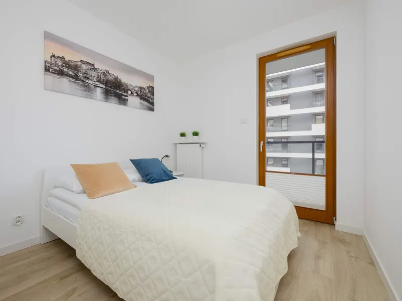 Modern Apartment close to the Center | Parking and Balcony – photo 2