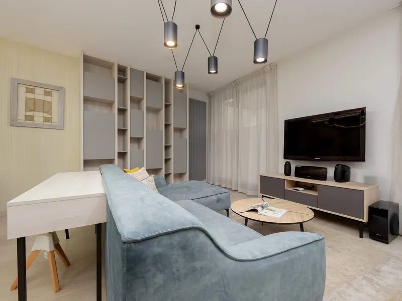 Elegant Apartment | Parking, Balcony, Workspace – photo 5