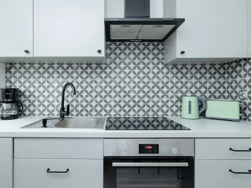 Nowoczesny Apartament | Balkon i Miejsce do Pracy – zdjęcie 3