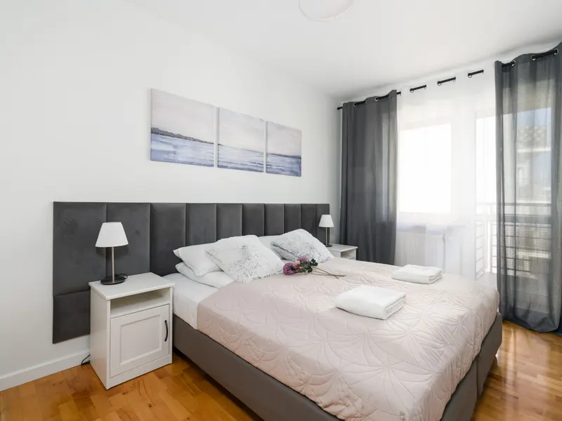 Stilvolle Wohnung mit Balkon | Nähe Maltasee – Foto 1