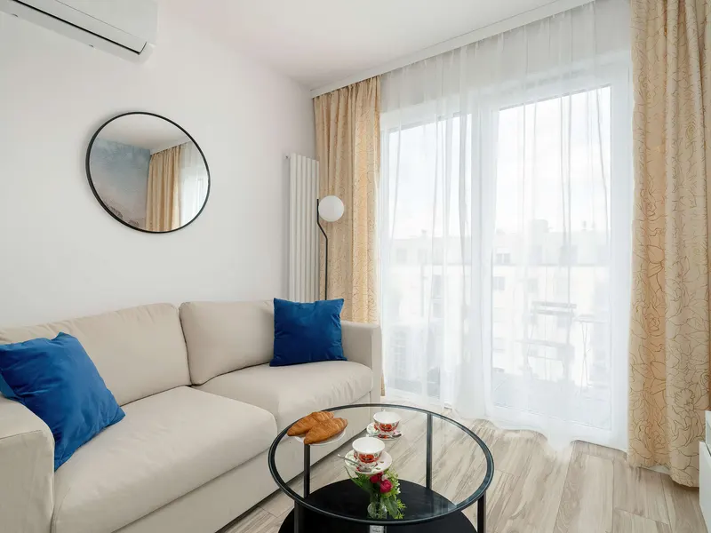 Stylowy Apartament z Balkonem | Parking | Blisko Jeziora Malta – zdjęcie 1