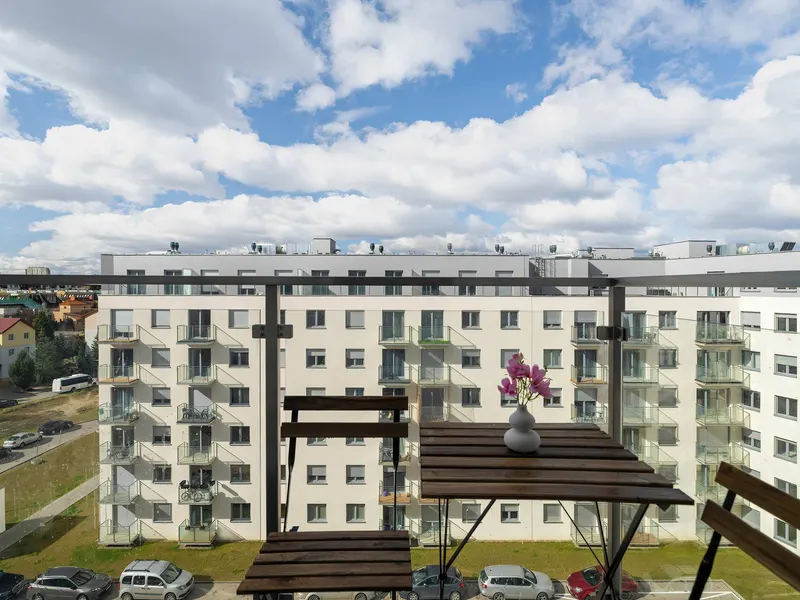 Stylowy Apartament z Balkonem | Parking | Blisko Jeziora Malta – zdjęcie 4