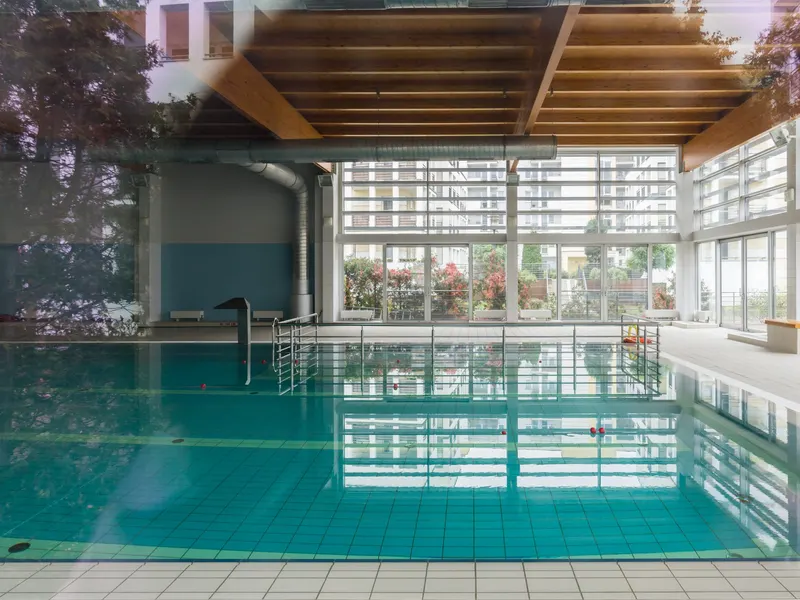 Comfortable Apartment | Pool Access and Balcony – photo 5